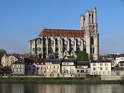 Mantes-la-Jolie (78), collégiale Notre-Dame, vue générale depuis le nord 7.jpg