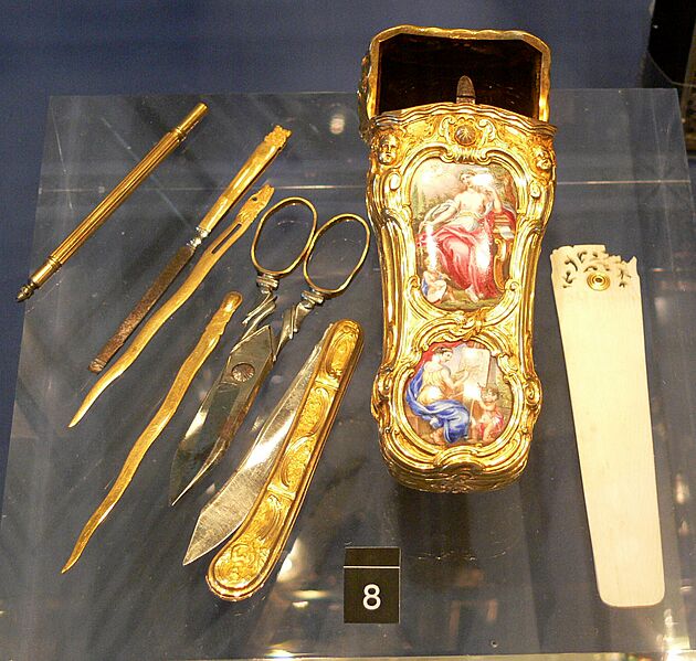 Moser Necessaire c1750 Museum SH
