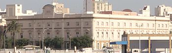 Archivo:Palacio de la Aduana, Monumento a las Cortes, Casa de las cuatro Torres, Cádiz, España (cropped)