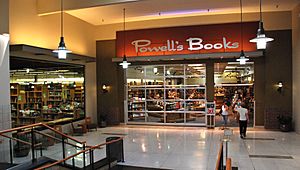 Archivo:Powell's Books at Cedar Hills Crossing, mall-interior entrance