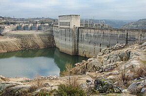 Archivo:Presa Ricobayo edited
