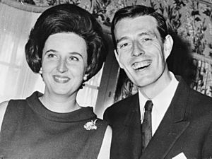 Archivo:Prinses Maria del Pilar de Borbon en aanstaande echtgeno Luis Gomez Acebe, Bestanddeelnr 919-9467