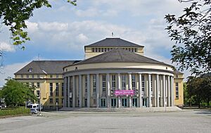 Archivo:Saarbrücken Staatstheater