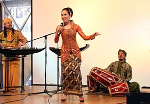 Archivo:SambaSunda Quintett in Cologne (0244)