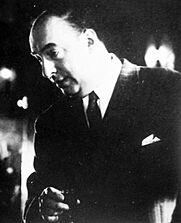 Archivo:Soong Ching-ling and Pablo Neruda - cropped