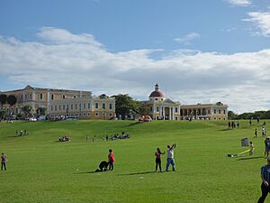 Archivo:The Escuela de Artes Plásticas (University of Fine Arts) San Juan