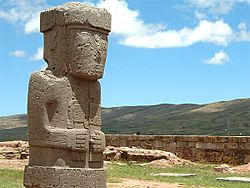 Archivo:Tiwanaku Statue Der Moench