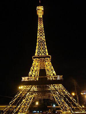 Archivo:Torre Eiffel Gómez Palacio