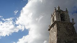 Archivo:Torre campanario iglesia de guallatire