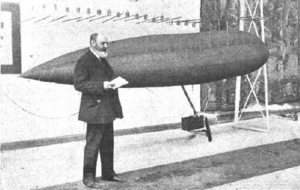 Archivo:Torres Quevedo y su dirigible