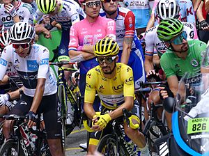 Archivo:Tour de France 2019 - Maillot jaune sur la ligne de départ de la 19ème étape