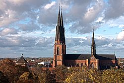 Archivo:Uppsala domkyrka i oktober 2011