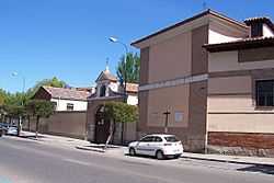 Archivo:Valladolid Convento Santa Teresa vista general lou