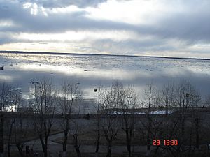 Archivo:Северная Двина в период ледохода в районе Архангельска