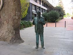 Archivo:A Gaudí (1-12-13)