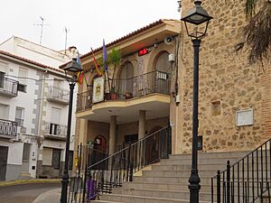 Archivo:Ayuntamiento de Torás (España)