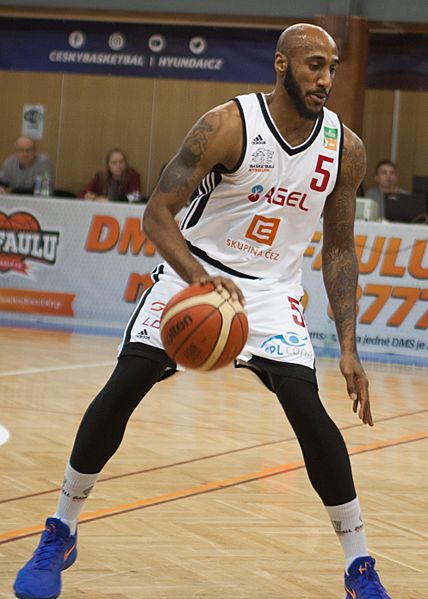 Bracey Wright 2019 (cropped)