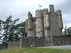 Archivo:Braemar Castle from the east - geograph.org.uk - 1435908