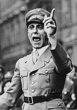 Archivo:Bundesarchiv Bild 102-17049, Joseph Goebbels spricht
