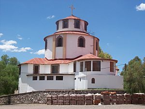 Archivo:Capilla junto al Santuario Nuestra Señora de Lourdes de El Challao