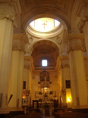 Archivo:Chiclana. nave central Iglesia de S. juan B.