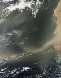 Archivo:Dust Plumes off Western Africa