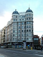 Archivo:Edificio nº 2 de la calle Madrid, Burgos, España