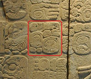 Archivo:Glifo Ahkal Mo' Naab I en tablero del Templo XVII