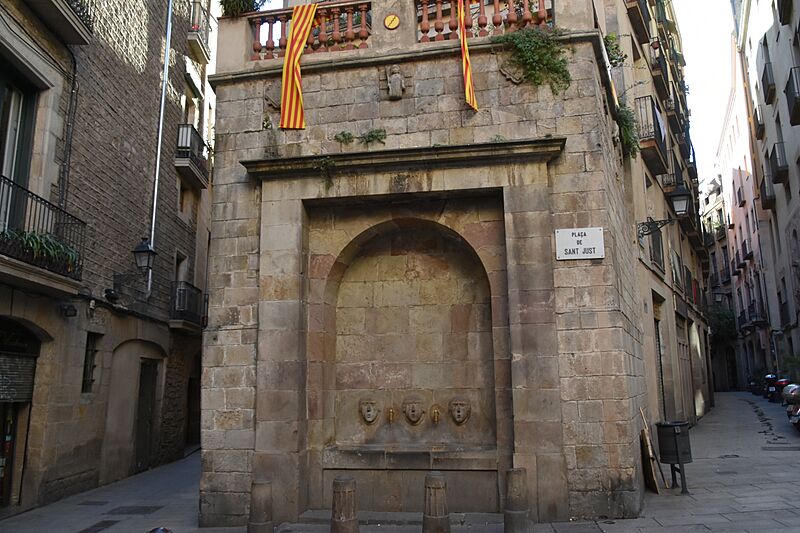 Gothic Quarter, Barcelona (9) (31250845825)