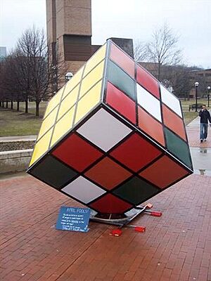 Archivo:Huge-Cube