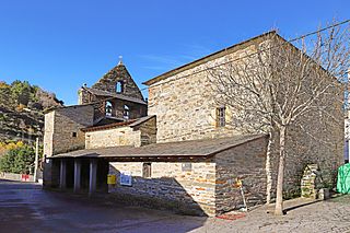 Iglesia de Santa María en San Martín de Moreda.jpg