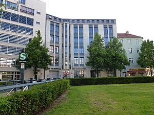 Archivo:Kreuzberg Askanischer Platz Tagesspiegel-Gebäude