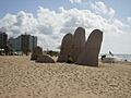 La mano de Punta del Este 2