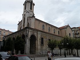 Lateral de la Iglesia de Santa Lucía.jpg