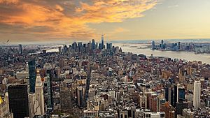 Archivo:Manhattan skyline south by Don Ramey Logan