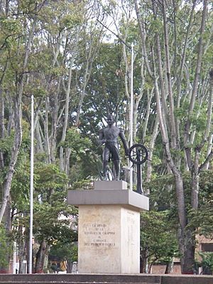 Archivo:Monumento Almirante Prudencio Padilla 1