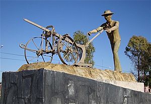 Archivo:Monumento al agricultor