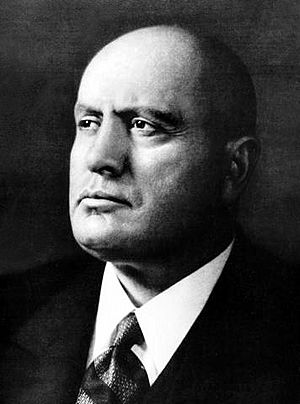 Archivo:Mussolini biografia