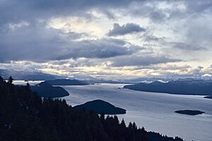 Archivo:Nahuel Huapi en Cerro Otto