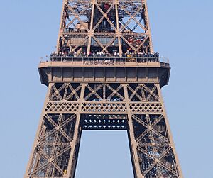 Archivo:Paris - Eiffelturm - Zweite Plattform