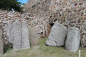Archivo:Piedras Grabadas Danzantes Monte Albán