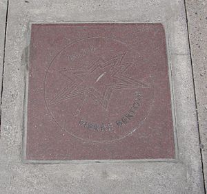 Archivo:Pierre Berton Star on Canada's Walk of Fame