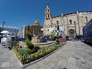 Archivo:Plaza de España durante las LXIII Fiestas de la Vendimia y el Vino