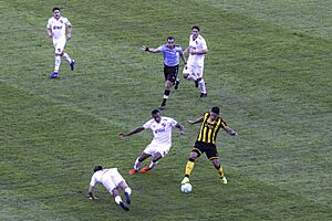 Archivo:Primer Clásico en el Campeón del Siglo 190512-6852-jikatu (47837951621)