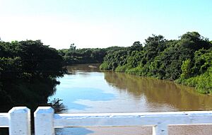 Archivo:Río Tebicuarymí, visto desde el puente de la ruta Villarrica-Paraguarí