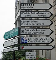 Archivo:Road signs bilingual Breton in Quimper