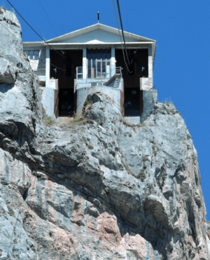 Archivo:Teleférico de Fuente Dé base superior