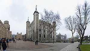 Archivo:Tower Of London - White Tower March 2006