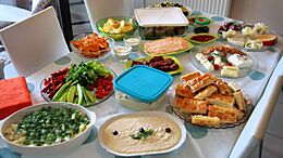 Archivo:Turkish food (24142614802)