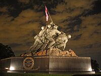 Archivo:USMC War Memorial Night